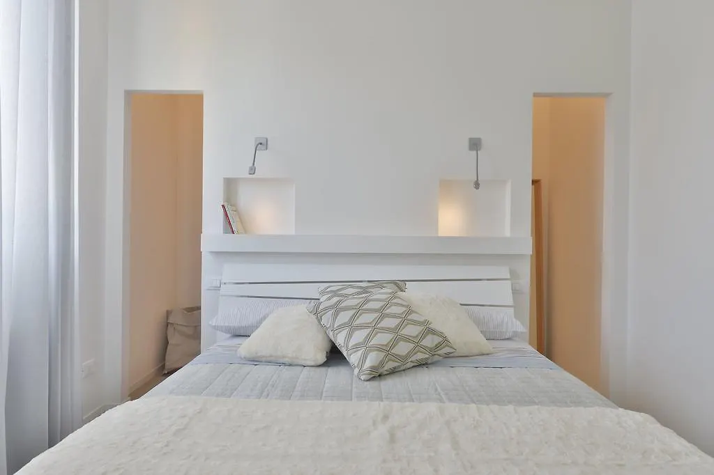 Ur-Nest Vestri - Golden Suite 아파트
